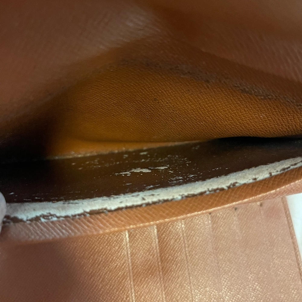 LV Wallet - Picture 10 of 11